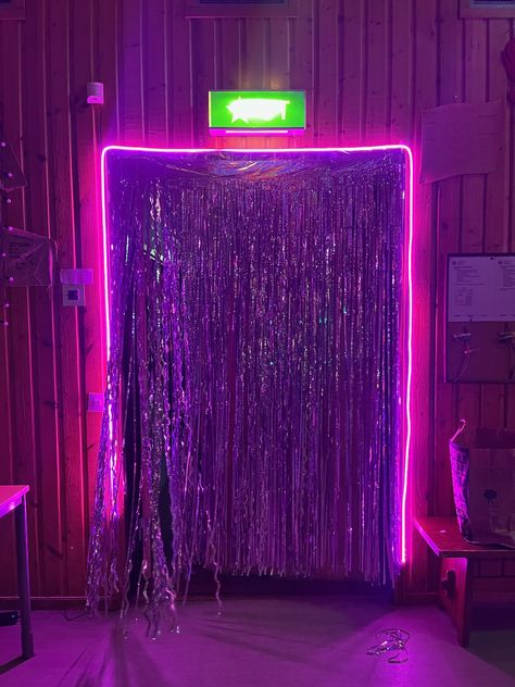 Neon Dinner Party, Drag Race Party Ideas, Drag Birthday Party, Drag Race Birthday Party, Party Lights Aesthetic, Karaoke Birthday Party Ideas, 2000s Party Theme Decorations, Euphoria Decor, Early 2000s Party Theme Decorations