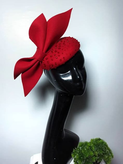 Red Hat Fascinator For Evening, Red Formal Fascinator Hat, Vintage Wedding Hats, Elegant Red Fascinator With Feather Trim, Luxury Red Fascinator, Diy Fascinator, Luxury Hat-shaped Fascinator For Races, Fascinator Hats Wedding, Fascinator Hats Diy