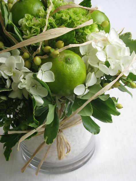 KCFlowerAfter Green And White Flowers, Fruit Centerpieces, White Flower Arrangements, Hypericum Berries, Green Apples, Unusual Flowers, Beautiful Flower Arrangements, Deco Floral, Arte Floral