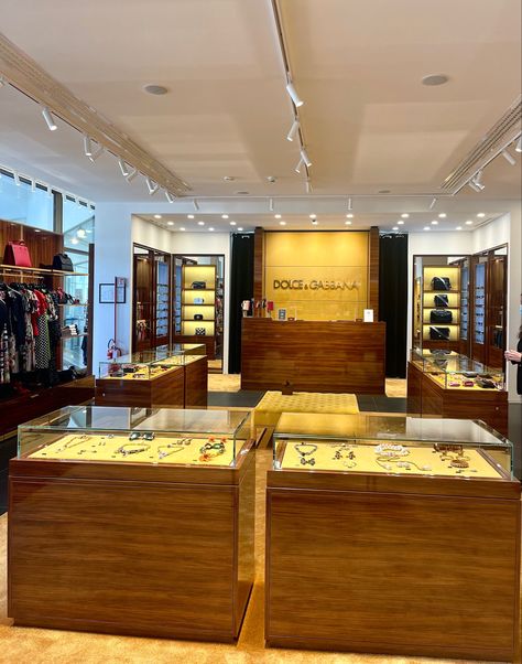 Beautiful shopping experience. #dolcevita #dolcegabanna #luxury #luxurylife #luxurious #shopping #store #italy Luxurious Shopping, Shopping Store, Luxury Life, Dolce And Gabbana, Italy