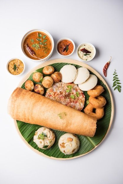 Wedding Buffet Food, Indian Food Photography, Curry Leaf, Masala Dosa, Bangalore City, Indian Cooking Recipes, Social Post, Indian Breakfast, Food Pics