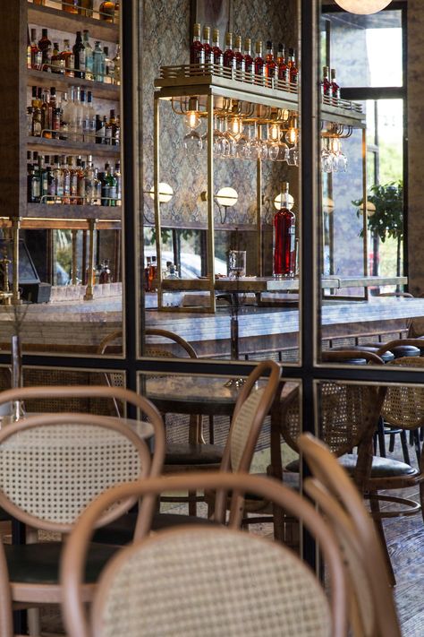 Parisian Cafe Interior, Bistro Interior Design, Cafe Restaurant Design, French Bistro Kitchen, Bistro Interior, Bistro Decor, Bistro Kitchen, Paris Bistro, Parisian Bistro