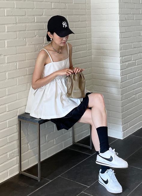 Korean Fashion Summer Street Styles Seoul Cute Outfits, Asian Summer Fashion, Early Fall Fashion, Causual Outfits, Streetwear Fashion Women, Warm Outfits, 가을 패션, Teenage Fashion Outfits, Korean Outfits