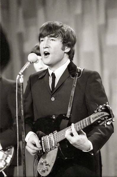 The Beatles - 1964.02.09 Making Their Television Debut On The Ed Sullivan Show On February 9th 1964 The Beatles Live, Beatles Guitar, Ed Sullivan Show, Personajes Studio Ghibli, Ed Sullivan, Beatles Photos, Beatles Pictures, John Lennon Beatles, Beatles John