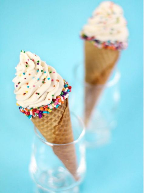 These cheesecake cones bring plenty of fun to the dessert table. Use nonpareils in your wedding colors for a pretty presentation. Cheesecake Cones, Blue Macarons, How To Make Cheesecake, Buttercream Recipe, Ice Cream Cones, Waffle Cones, Cookie Ideas, Entertaining Ideas, Ideas Party