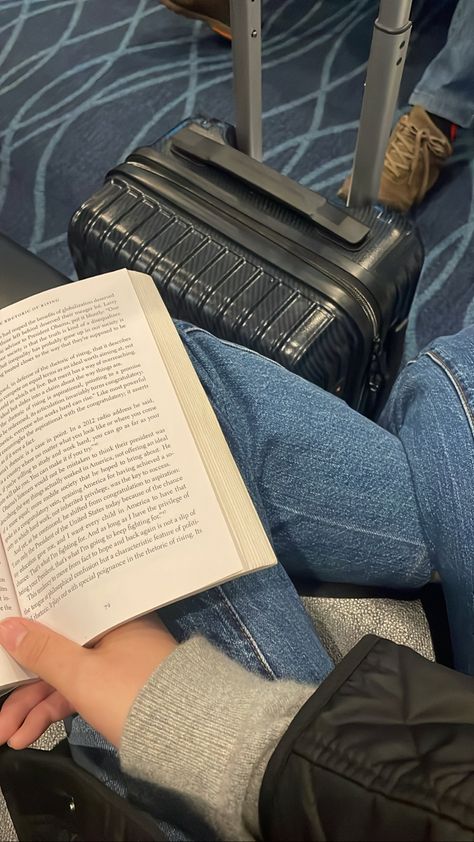 airport books travel Traveling Aethestic, Reading While Travelling Aesthetic, Travel Preparation Aesthetic, Airport Asthetic Picture, Airport Asethic, Airport Crush Aesthetic, Reading On Plane, Airport Reading, Airport Vibes