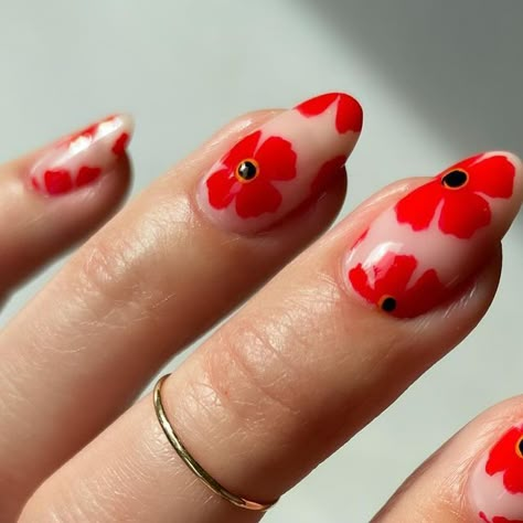 Poppy Flower Nail Art, Red Mushroom Nails, Poppies Nails, Poppy Nails Design, Poppy Nail Art, Red Floral Nails, Nails With Roses, Poppy Nails, Nail Design Red