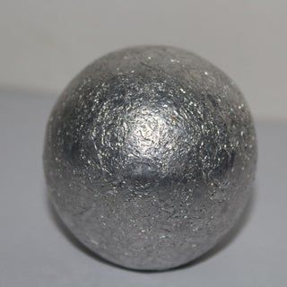 How to Make a Polished Aluminum Foil Ball : 8 Steps (with Pictures) - Instructables Can Lid Ornaments, Aluminium Foil Art, Tin Foil Crafts, Diy Bowling, Bowling Ball Yard Art, Foil Crafts, Aluminum Foil Crafts, Aluminum Foil Art, Garden Globes