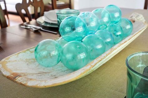 Looking for a glass fishing float diy project that's SUPER easy? These balls look awesome in your coastal or beach decor. - DIY Projects Napkin Rings Diy, Glass Fishing Floats, Diy Napkins, Glass Floats, 2024 Ideas, Clear Ornaments, Fishing Floats, Diy Flower Pots, Fishing Diy