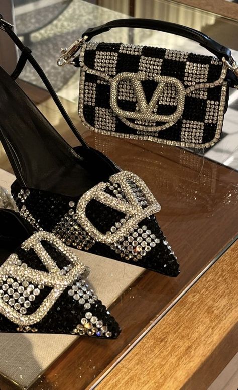 Elegant Shoes Heels, Valentino Heels, Luxury Bags Collection, Shoes Heels Classy, Fashion Shoes Heels, Fancy Shoes, Girly Shoes, Fancy Bags, Elegant Shoes