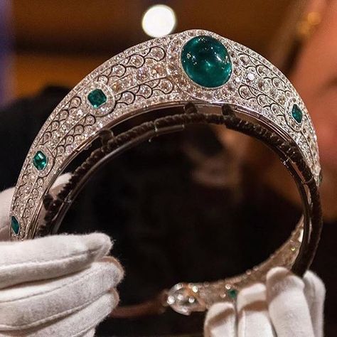 Emerald Kokoshnik Tiara, Kokoshnik Tiara, Most Expensive Jewelry, Lovers Knot Tiara, Royal Crown Jewels, Royal Crowns, Royal Tiaras, Elisabeth Ii, Historical Jewellery