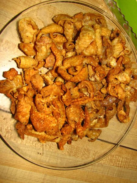 Crackling good! Cracklins Recipe, Crackling Recipe, Watching A Movie, Movie Snacks, Chicken Skin, Filipino Food, Filipino Recipes, The Chicken, Fun Snacks