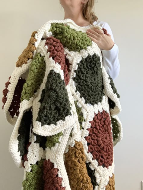 Coastline Sunburst Hexie Blanket Pattern, Crochet Blanket Ideas Granny Squares, Sunburst Crochet Pattern, Super Chunky Crochet Blanket Pattern, Free Granny Square Crochet Pattern, Giant Granny Square Blanket, Crochet Blanket Chunky, Crochet Sunburst Granny Square, Nautikrall Crochet