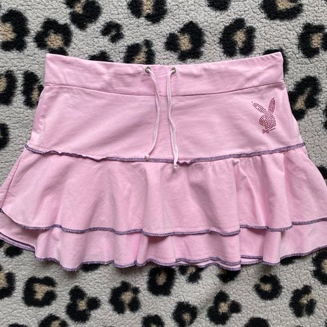 Girl Streetwear Aesthetic, Girls Streetwear Aesthetic, Rara Skirt, Girl Streetwear, Cake Skirt, Streetwear Girl, 2000s Fashion Outfits, Emo Girls, Sling Dress