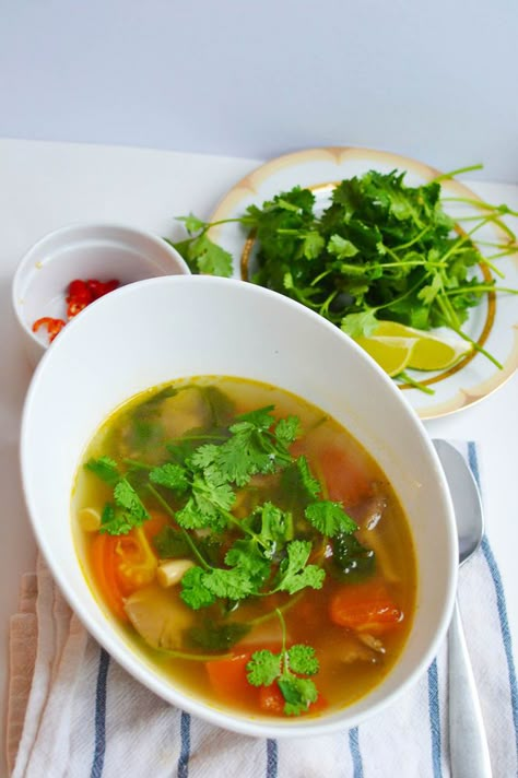 Lemon Grass Soup Thai, Ginger Lemongrass Soup, Lemon Grass Soup Recipe, Lemongrass Soup Recipe, Spicy Lemongrass Soup, Healthy Spicy Soup, Thai Broth Soup, Chicken Lemongrass Soup, Lemongrass Soup Thai