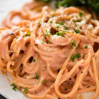 Marinated Kale Salad, Creamy Tomato Pasta Sauce, Tomato Cream Sauce Pasta, Marinated Kale, Tomato Pasta Bake, Creamy Tomato Pasta, Cream Sauce Pasta, Cream Pasta, Cream Sauce Recipes