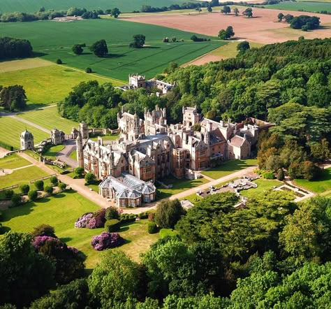 Harlaxton Manor, Scary Dreams, Cottage Lake, Old Manor, English Castles, Architecture Model House, Scottish Castles, Castle House, Fantasy Castle