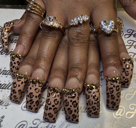 2000s Mom Aesthetic, Cheetah Acrylic Nails, Flare Acrylic Nails, Old School Nails, Cheetah Print Nails, Curved Nails, Retro Nails, Cheetah Nails, Punk Nails