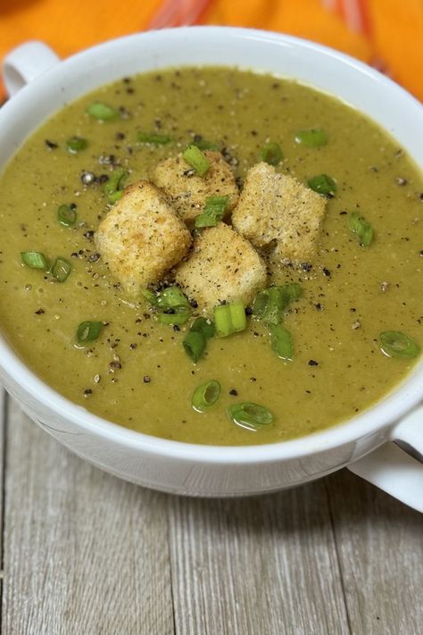 Best Ever Split Pea Soup Instant Pot Pea Soup, Pea Soup Crockpot, Green Split Pea Soup, Split Pea And Ham Soup, Split Pea Soup Crockpot, Split Pea Soup With Ham, Green Pea Soup, Pea Soup Recipe, Green Split Peas