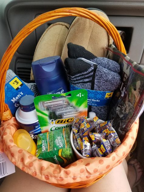 Fathers Day Gift Basket Ideas, Gift Basket Ideas For Men, Goft Ideas, Dad Gifts Basket, Fathers Day Gift Basket, Fathers Day Gifts Ideas, Raffle Basket, Boyfriend Gift Basket, Birthday Basket