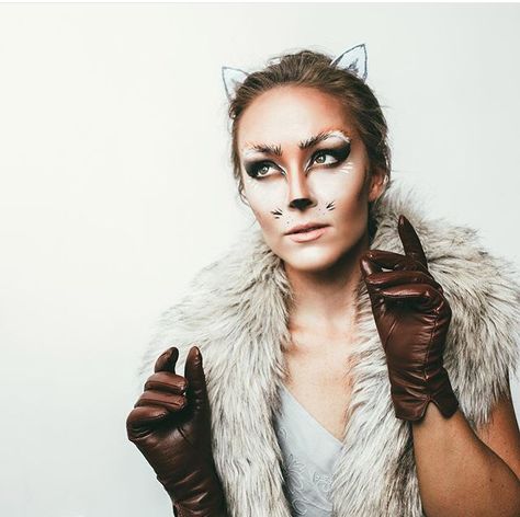 fox costume Fox Halloween Makeup, Fox Makeup Halloween, Halloween Makeup Ideas For Women, Diy Karneval, Fox Halloween, Halloween Month, Makeup Clown, Fox Makeup, Animal Makeup