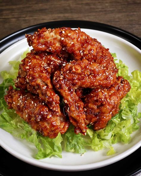 Korean Fried Chicken Aesthetic, Chicken Wings Korean, Korea Chicken, Korean Chicken Wings Recipe, Korean Wings, Korean Spicy Chicken, Korean Fried Chicken Wings, Korean Chicken Wings, Cooking Fried Chicken