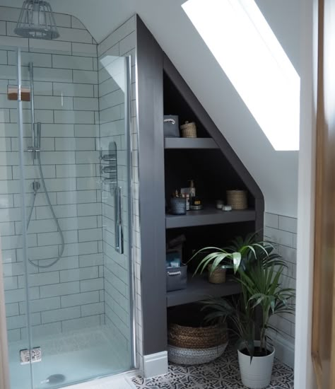 Sloped Ceiling Bathroom, Small Attic Bathroom, Ceiling Bathroom, Small Attic, Loft Bathroom, House Bathrooms, Scandinavian Bathroom, Attic Bathroom, Ensuite Bathrooms