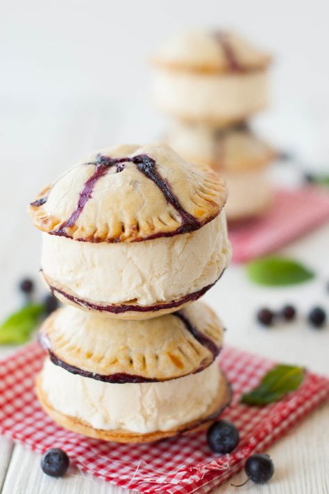 Blueberry Pies, Pie Ice Cream, Ice Cream Sandwiches Recipe, Profiterole, Pie Pie, Sweet Bites, Hand Pie, Ice Cream Pies, Ice Cream Sandwiches