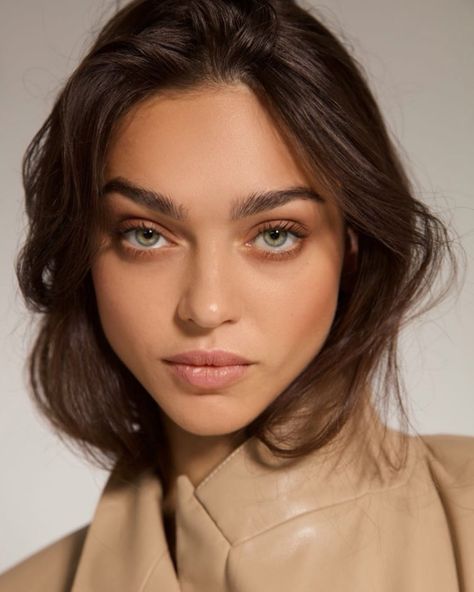 Mecca Makeup, Zhenya Katava, Fashion Model Poses, Bare Face, Model Inspo, Models Makeup, Skin Complexion, Model Face, Artistry Makeup