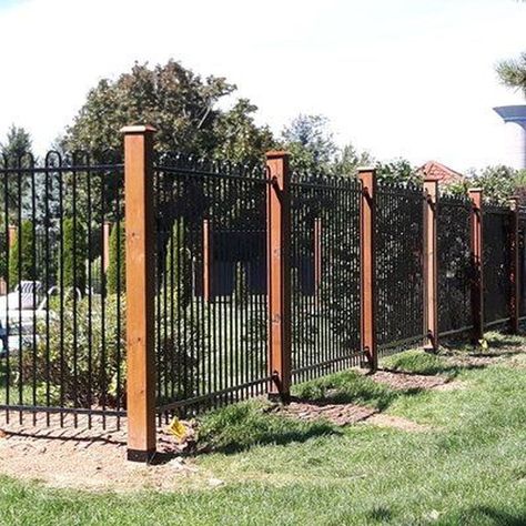 Stylish 20+ Awesome Farmhouse Garden Fence For Winter To Spring Pool Entrance, Home Fencing, Pool Fencing, Black Fence, Front Fence, Fence Designs, Yard Fence, Backyard Fence, Front Yard Fence