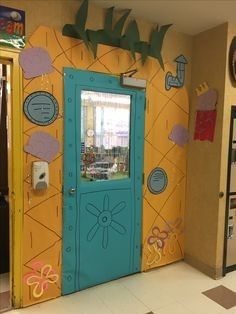 Spongebob Classroom, Spongebob Decorations, Spongebob Room, Pineapple Classroom, Spongebob Birthday Party Decorations, Spongebob Halloween, Teacher Door Decorations, Spongebob Theme, Classroom Door Ideas