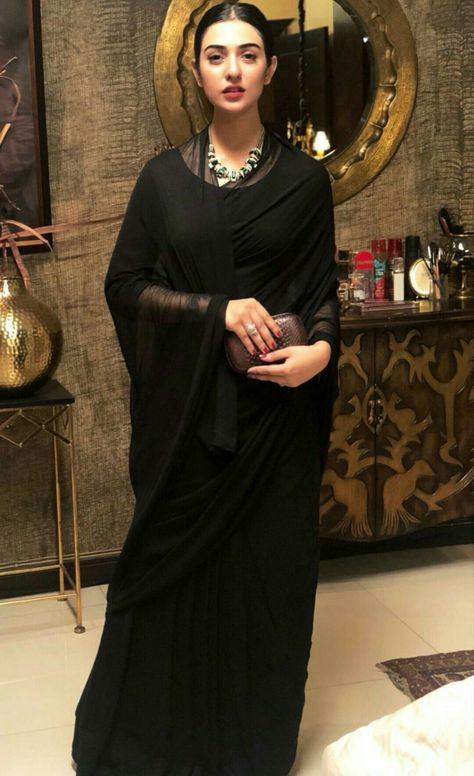 Black Saree Plain, Black Saree Designs, Saree Plain, Sarah Khan, New Look Dresses, Saree Wearing Styles, Indian Outfits Lehenga, Fancy Sarees Party Wear, Stylish Short Dresses