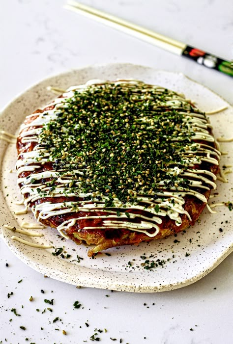 Vegan Savoury Breakfast, Japanese Food Vegan, Vegan Bunny Chef, Vegetarian Japanese Recipes, Vegan Japanese Recipes, Vegan Okonomiyaki, Japan Breakfast, Vegan Japanese Food, Okonomiyaki Recipe