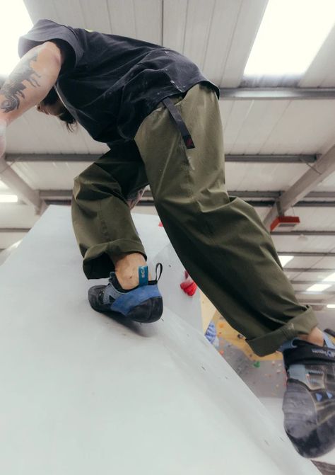 Built with Movement in Mind: the Stretch Shell G-Pants and G-Shorts – Gramicci Gramicci Pants Outfit, Climber Outfit, Bouldering Outfit, Rock Climbing Pants, Sporty Fits, Rock Climbing Outfit, Climbing Outfits, The Outset, Climbing Pants