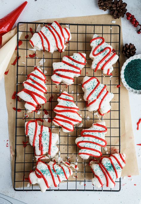 Copycat Little Debbie’s Tree Cake Recipe - Cake Babe Copycat Little Debbie Christmas Trees, New Years Deserts, Christmas Tree Cakes Little Debbie, Copycat Little Debbie, Little Debbie Tree, Christmas Peppermint Bark, Little Debbie Christmas Tree Cakes, Debbie Cakes, Little Debbie Christmas Tree