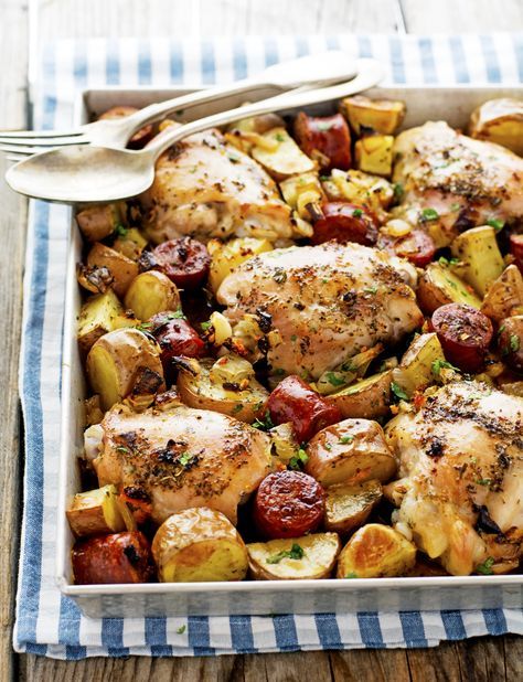 Chorizo And Potatoes, Spanish Chicken And Chorizo, Chorizo And Potato, Spanish Chicken, Chorizo Recipes, Quirky Cooking, Nice Recipes, Food Diy, Sheet Pan Dinners