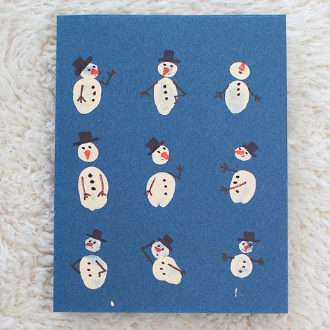 Snowmen Fingerprint Cards by lilraindrops, via Flickr: From the cool kids Christmas Card Ideas For Kids, Cool Christmas Cards, Handprint Snowman, School Christmas Cards, Christmas Thumbprint, Christmas Cards Handmade Kids, Fingerprint Christmas, Snowman Christmas Card, Fingerprint Cards