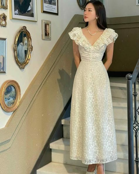 Rom Com Dresses, White Dress Outfit Classy Elegant, Dollete Dress, Confirmation Outfits For Women, Lace Dress Designs Classy, Church Dress Outfit, Casual Princess Dress, Nature Dresses, White Lace Gown