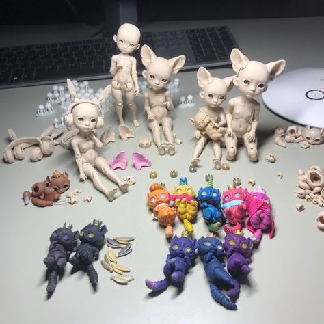 Ball Jointed doll commissions in progress. 3D printable files- https://morphingon.etsy.com 3d Printed Doll, Diy Doll Hair, Beer Top, Trophies And Medals, Ball Jointed Doll, Diy 3d, 3d Printable, Head Accessories, Ball Jointed Dolls