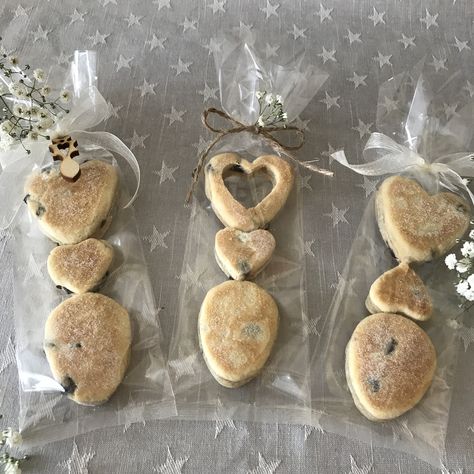 Our brand new & totally original Welshcake ‘lovespoon’ wedding favours! A beautiful addition to any wedding 👰   Copyright Calon Lân Cakes Welsh Cake Wedding Favours, Welsh Wedding Favours, Welsh Wedding Ideas, Grey Wedding Theme, Welsh Wedding, Unusual Wedding Favours, Celtic Images, Welsh Cakes, Farming Ideas