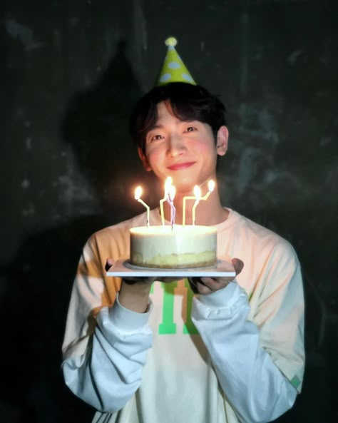 Birthday Pose For Men, Birthday Photo Reference, Birthday Party Reference, Birthday Reference Poses, Birthday Photoshoot For Men, Holding Birthday Cake Pose, Korean Birthday Aesthetic, Person Holding Cake, Holding Cake Reference