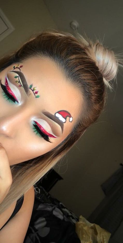 Christmas makeup Festival Eye Makeup, Xmas Makeup, Make Up Designs, Christmas Eye Makeup, Ideal Makeup, Day Makeup Looks, Christmas Makeup Look, Holiday Makeup Looks, Classic Makeup