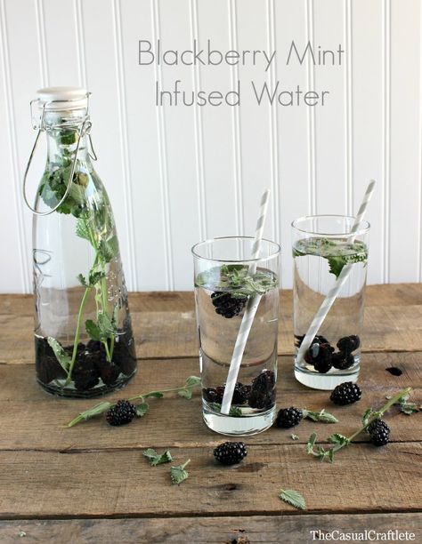 Blackberry Mint Infused Water Mint Infused Water, Detox Shakes, Fancy Water, Fruit Infused Water Recipes, Detox Kur, Infused Waters, Mint Water, Detox Diets, Natural Detox Drinks