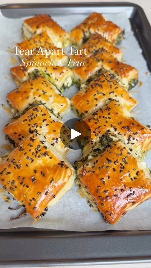 Feta Tart, Feta Bites, Pastry Filling, Puff Pastry Recipes Savory, Entertaining Appetizers, Puff Pastry Filling, Puff Pastries, Spinach Pie, Spinach Feta