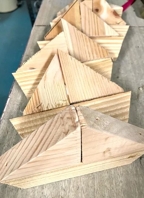 Endless sailboat possibilities from the scraps in the workshop Wood Boat Decor, Boat Crafts, Scrap Wood Crafts, Nautical Crafts, Seaside Decor, Wood Scraps, Diy Wooden Projects, Fish Wall Art, Scrap Wood Projects