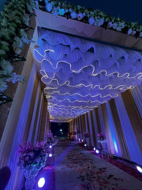 Light Mandap Decor, Mandap Ceiling Decor, Banquet Stage Decorations, Reception Passage Decor, Sangeet Entry Decor, Sangeet Passage Decor, Entry Passage Design, Wedding Passage Decoration, Sangeet Entrance Decor