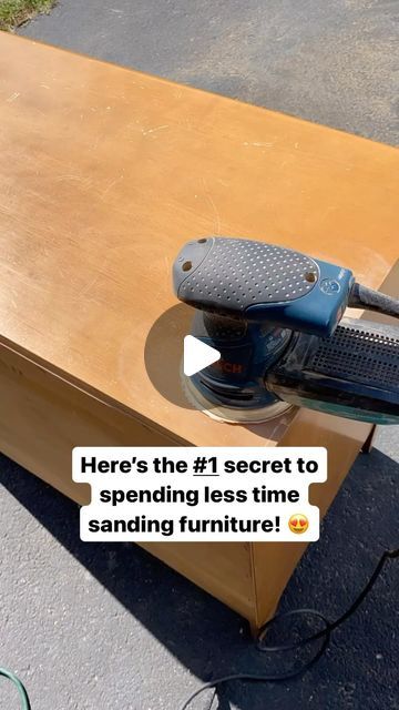 Mary Lindloff on Instagram: "SAVE this for future reference! This is part 4 in my series on how to get started flipping furniture. I know someone will probably say “I got paint that you don’t have to sand before applying!” Well sure, can you do that? Yup. Is it super durable? Nope. Always scuff sand for optimal adhesion! #furnitureflip #furnituremakeover #furnitureflipper #furnitureflipping #furnitureflippersofinstagram #sanding #paintedfurniture" Sanding Furniture, Sanding Wood, Refinishing Furniture Diy, Handy Woman, Diy House Renovations, Furniture Renovation, Antique Paint, Furniture Makeover Diy, Flipping Furniture