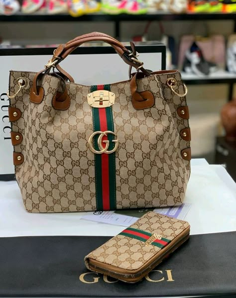 Luxury Items Women, Gucci Wallpaper Iphone, Gucci Bags Outlet, Gucci Wallpaper, Louis Vuitton T Shirt, Gucci Handbags Outlet, Gucci Hoodie, Classy Purses, Nike Shoes Women Fashion