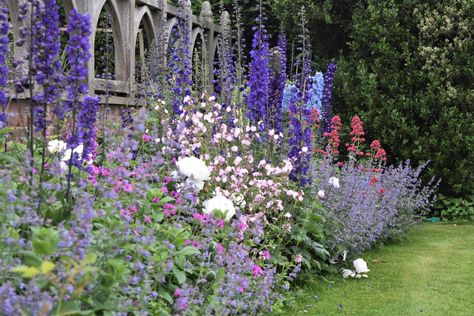 Vita Sackville West, English Garden Design, Southern Garden, Cottage Garden Design, Longwood Gardens, Fine Gardening, Wild Beauty, Wildflower Garden, Garden Photography