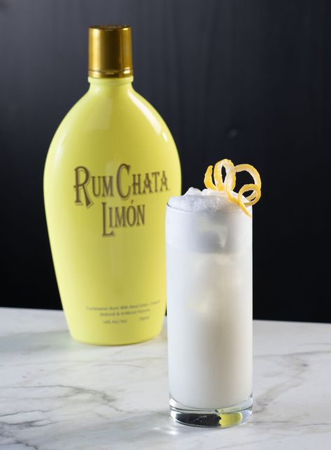 Limon Rum Chata Recipes, Rumchata Limon, Rum Chatta Drinks, Cocktails With Lemon, Rumchata Cocktails, Rumchata Drinks, Espresso Martini Ingredients, Rumchata Recipes, Liqueur Recipes